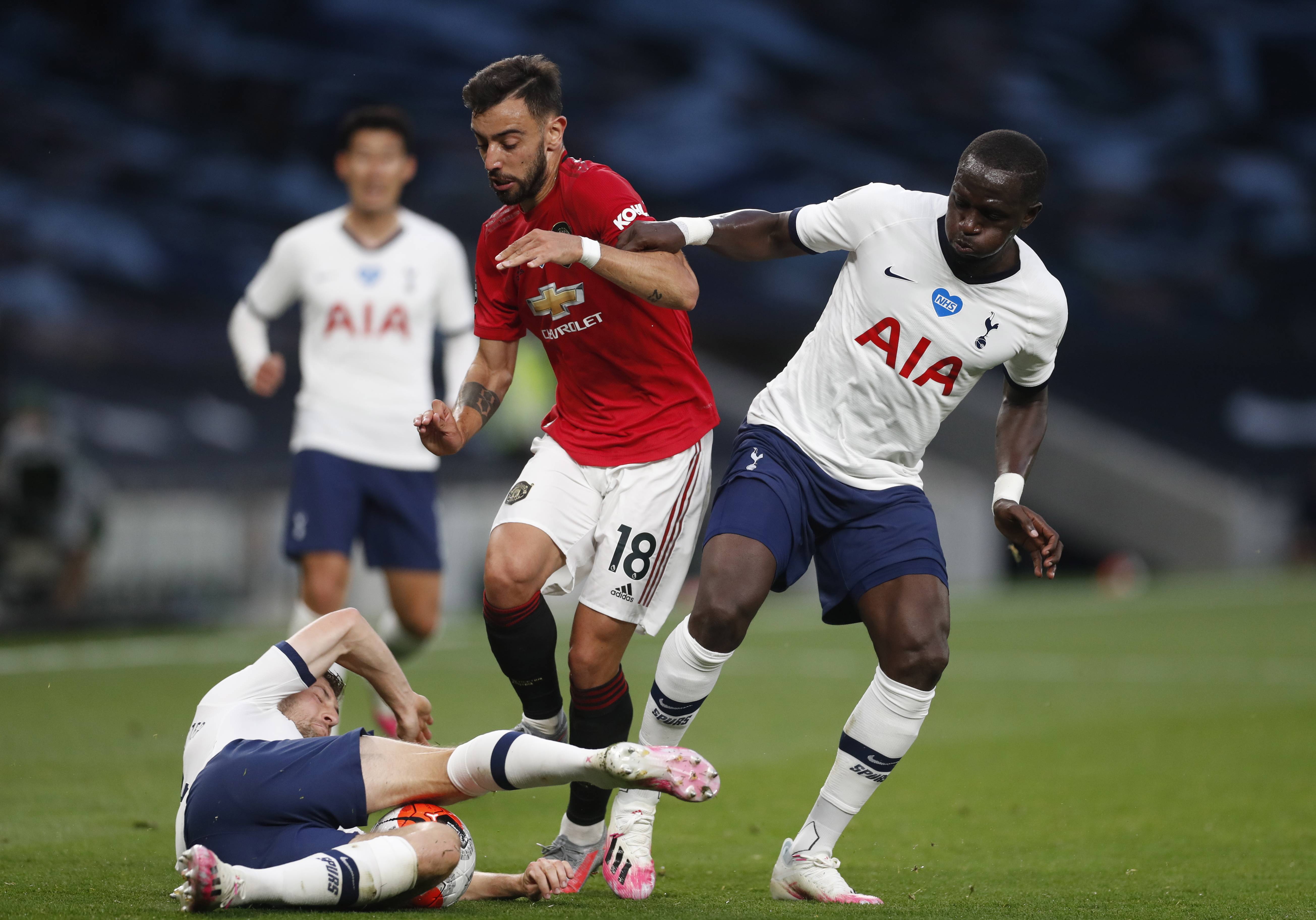 足球增添亮 足球增添亮