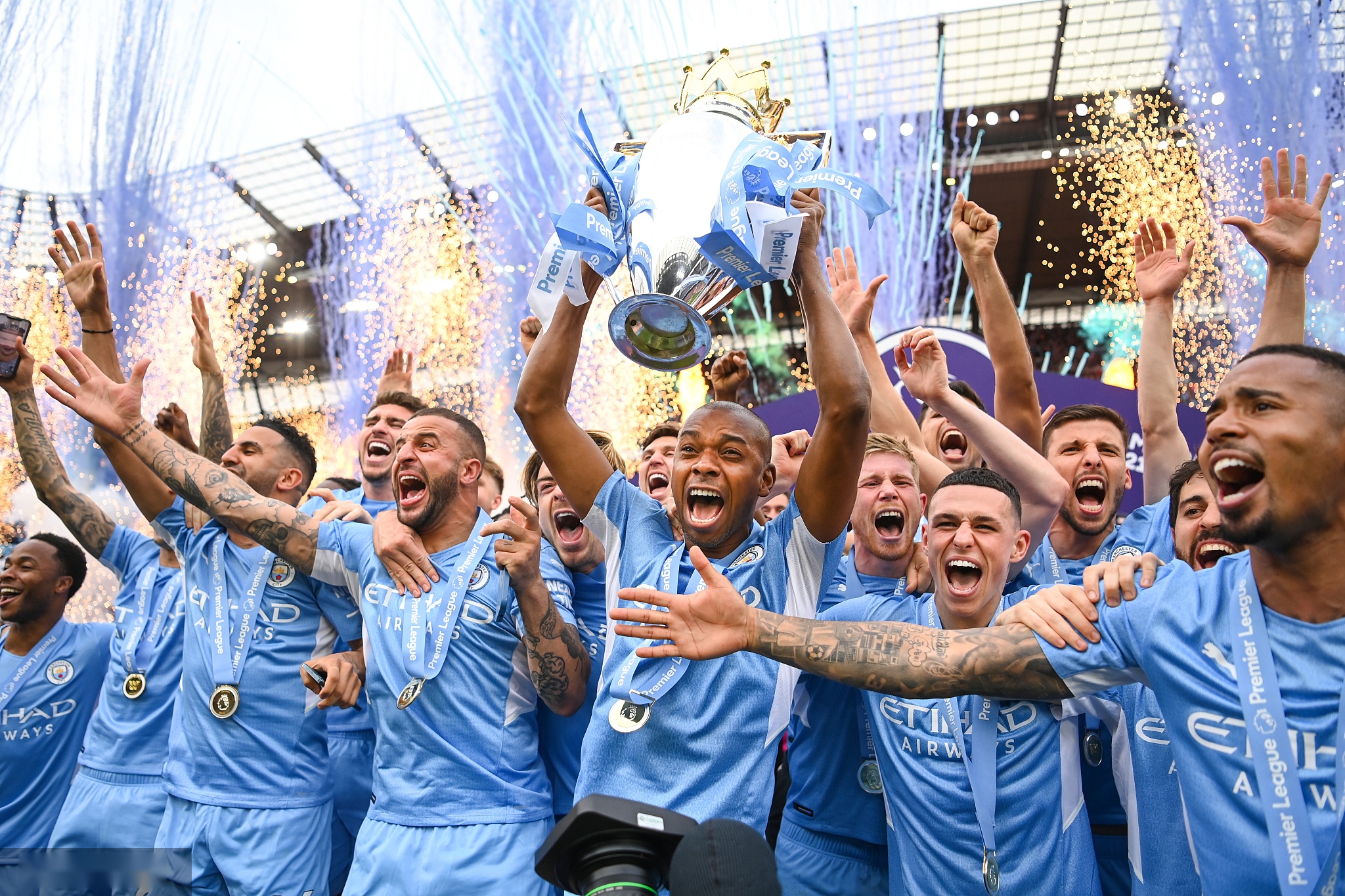 现出更强的 现出更强的